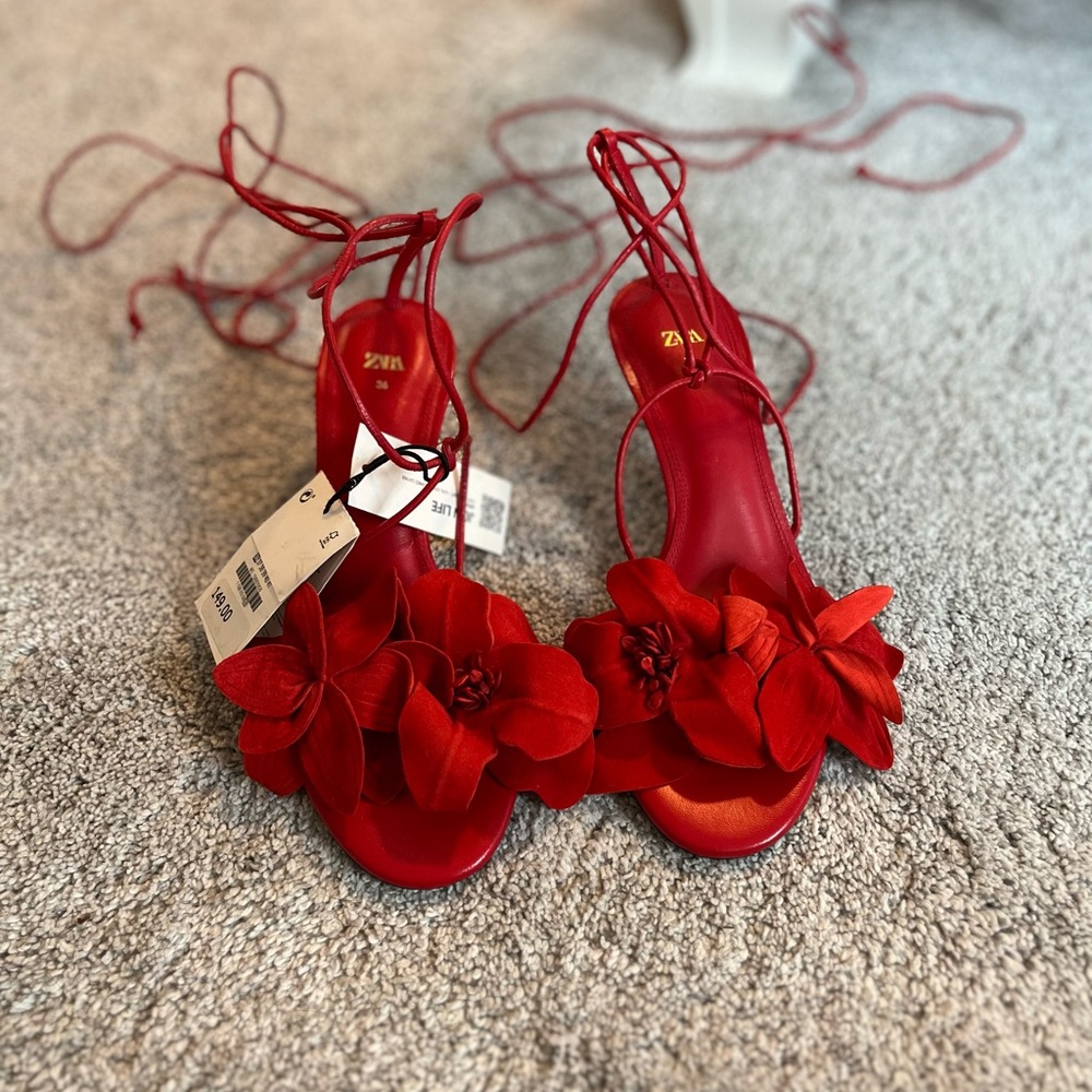 Zara Women's Red Floral Sandals - NWT!